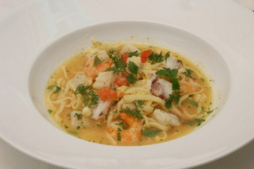 魚介のやさしい味わいブイヤベース風パスタ