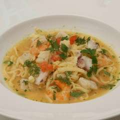 魚介のやさしい味わいブイヤベース風パスタ