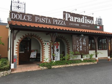 カジュアル空間で人気のアルデンテパスタを食す。