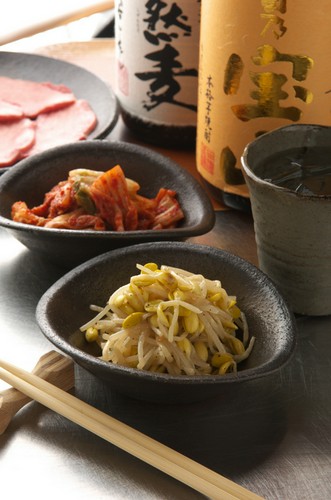 箸休めにナムルやキムチ