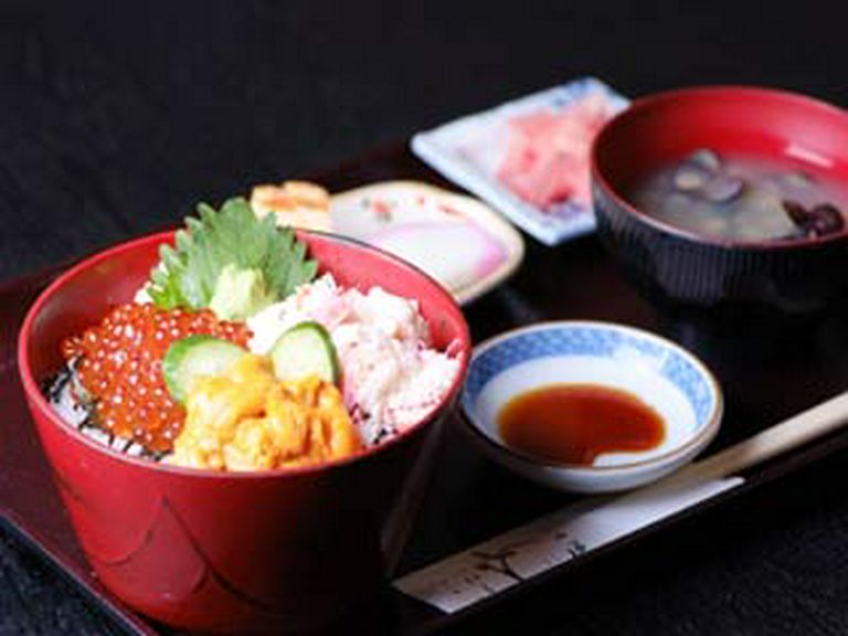 三色丼