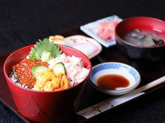 三色丼