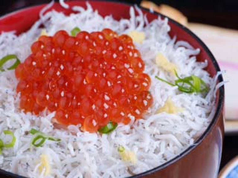 いくらしらす丼