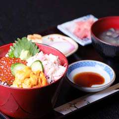 ふみ野自慢の三色丼(ウニ・カニ・イクラ入り)