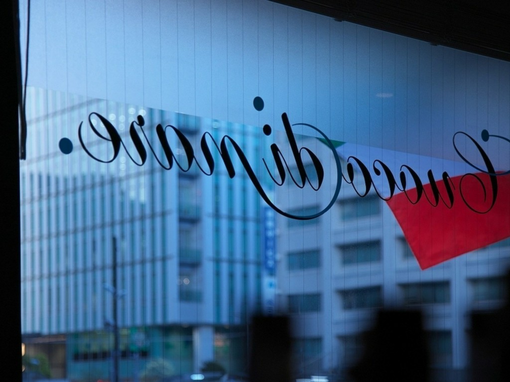 地下鉄栄出口から徒歩1分です。記念日やデートなどにもお勧め