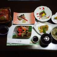 　その他、御希望の食材、お料理などがありましたらお店にお伺い下さい
米沢牛、などは要予約となりますのでご了承ください