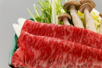 すき焼きは、舌もとかすおいしさ!!