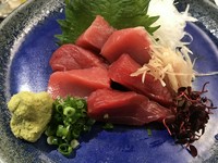 中トロ、赤身と2種ご用意しております。
脂の乗った本マグロをご賞味ください。