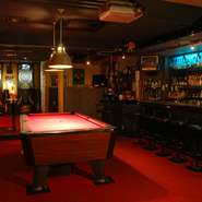 ビリヤード1台・ダーツ4台・大型プロジェクターも完備。スポーツ観戦や結婚式2次会・貸切PARTYにもぜひ!