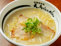 まろやかな口当たりで、女性の人気も高い『播州赤穂　しろ塩らぁめん』