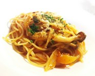 プラス100円でモチモチの生パスタに変更も出来ます。