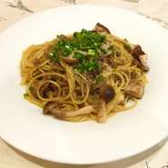 プラス100円でモチモチの生パスタに変更も出来ます。