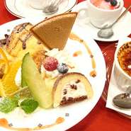 お得なディナーセットはボリューム満点！
パスタ、ドリア、オムライス、カレー、ハンバーグetcよりお好きなメニューをチョイス。価格は1100円・1300円・1500円の3種類。
お食事大盛り、サラダグレードアップはなんと無料！
お好きなドリンクとお好きなデザートがお選びいただけます。