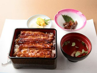 　『うな重 上 』　肝吸い・お新香付き