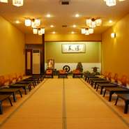 お席は現在、椅子とテーブル席となります。
ご希望により、座卓席、懐石膳に変更できます。