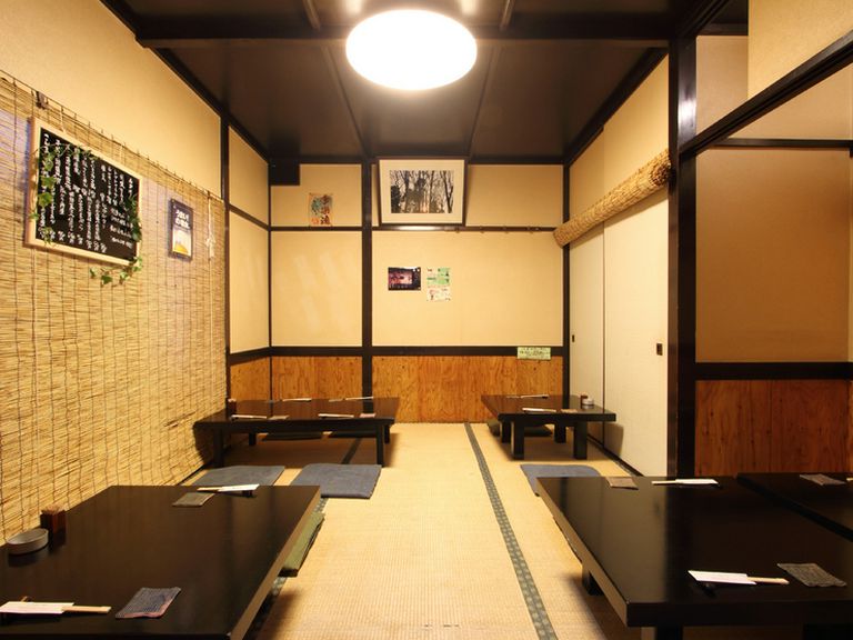 親しい者同士、ゆったり過ごせる座敷があります