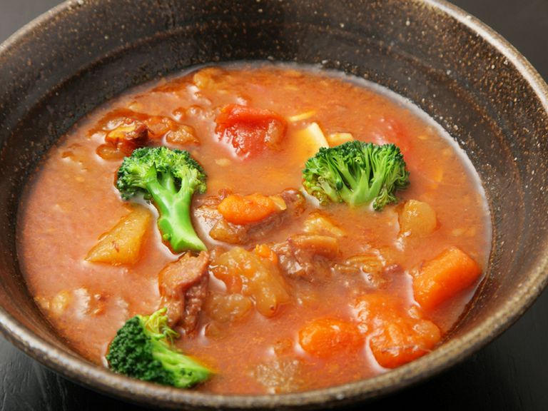国産の牛筋を使用『牛筋の煮込み（トマトガーリック風味）』