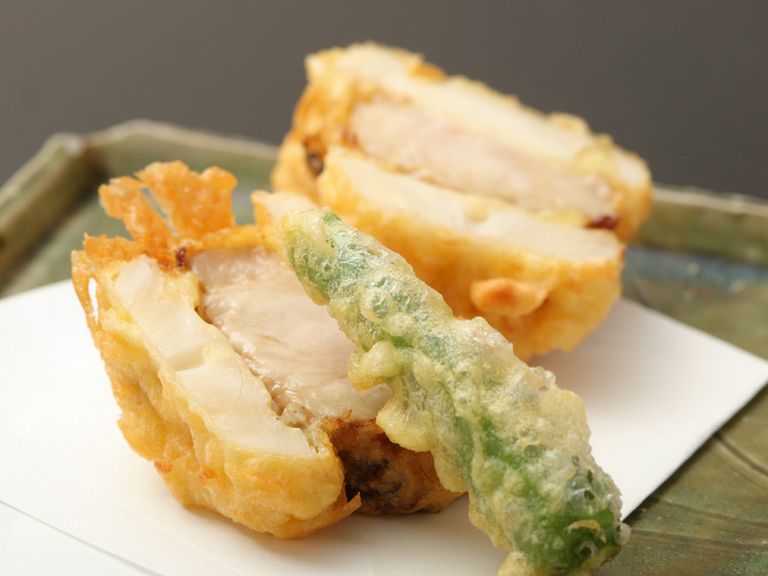 自家製天つゆと岩塩で味の変化も楽しむ『はさみ揚』