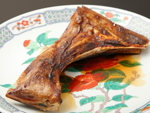 脂の旨味と甘辛い醤油の相性バッチリ『マグロのカマの照り焼き』