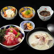 ≪マグロ丼、もずく酢、瀬魚の味噌汁、チキン南蛮もしくはオランダ卵≫