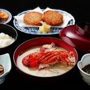 ≪飫肥の天ぷら、むかでのり、小鉢、ごはん、伊勢海老の味噌汁≫