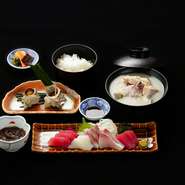 ≪お造り、サザエのつぼ焼き、小鉢、ご飯、瀬魚の味噌汁≫