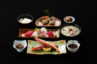 ≪大えびの塩焼き、お造り、サザエのつぼ焼き、小鉢2種、ご飯、瀬魚の味噌汁≫