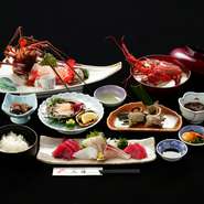 ≪伊勢海老1尾、アワビのお造り、お造り、サザエのつぼ焼き、小鉢2種、ご飯、伊勢海老の味噌汁≫