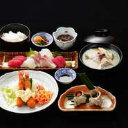 ≪エビフライ、小鉢、ご飯、瀬魚の味噌汁≫