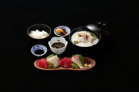 ≪お刺身、小鉢、ご飯、瀬魚の味噌汁≫