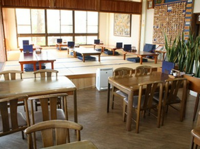 幅広い方々にお越しいただいております。お気軽にどうぞ！