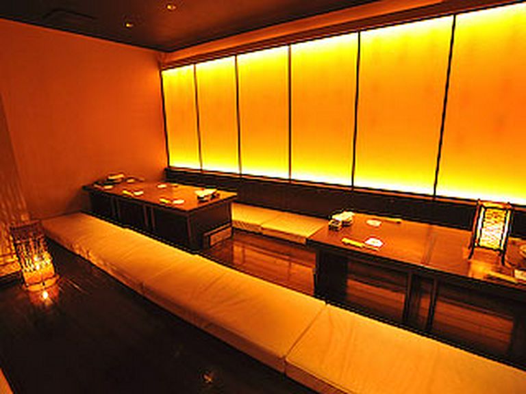 最大16名様までの個室も落ち着いた雰囲気。