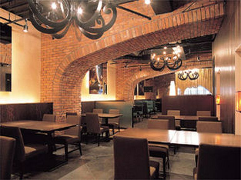 訪れる人数やシチュエーションを選ばないエレガントな空間