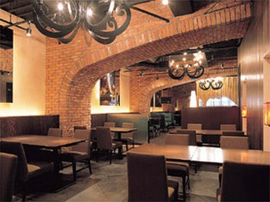 訪れる人数やシチュエーションを選ばないエレガントな空間