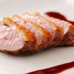 フランス産仔鴨のロースト　いちぢくのソース