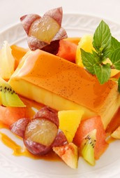 バニラ風味のプリンと自家製ジェラート