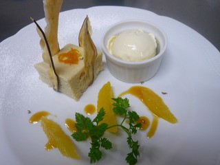 さつま芋のスフレ オレンジソースとはちみつのジェラート