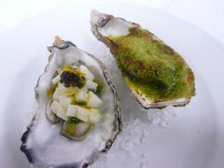 広島産カキと山芋の冷製と殻付きカキのオーブン焼