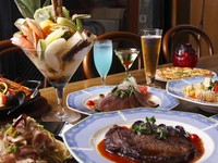 サーモンマリネ
牛肉カルパッチョサラダ
魚介のパエリア
ベーコンほうれん草のポテトグラタン
きのことベーコンのパスタ
ピザ
牛サーロインステーキ　ワインソース
海老のフリッターマヨネーズソース
ジャンボパフェ