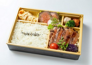 特選牛ステーキ弁当 1,944円（税込）