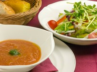 サラダと前菜２種、パン、本日のパスタ、カフェ
※日替わり3種類のソースからお選び頂けます。