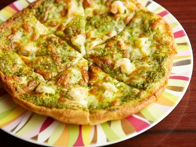 一度揚げているため、カリッとフワッと『ジェノベーゼ』ピッツァ