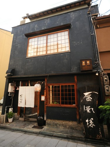 京都ならではのお食事が、リーズナブルな価格で楽しめるお店