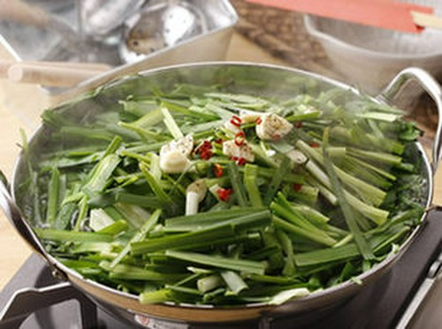 女性の美肌効果にまちがいなしのもつ鍋