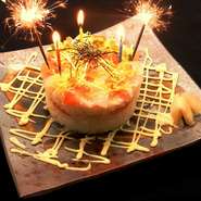 お誕生日特典、ロウソクに炎を灯し、まるで本物のケーキのような評判の寿司。お誕生日の祝いに大変人気。（※証明できるものをご持参下さい。前後1週間有効。)なんと金曜日もOK、他券併用不可。　