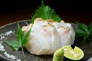 博多を代表する高級魚を年中提供する『あら炙り』