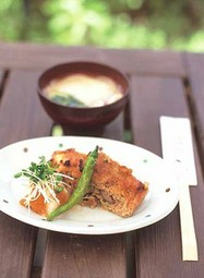 ランチの後は、素朴なおいしさの手作りスイーツも一緒に食べたい