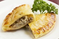  さっくりとした生地とジューシーな具材の『手づくりミートパイ』