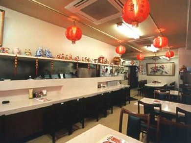 連日多くの客で賑わう店内