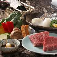 神戸牛サーロインか和牛フィレと旬の魚介を鉄板で！
メインの牛ステーキ、魚介など全10品　当日予約OK！